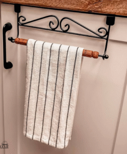 حوله آویز فلز و چوب کابینتی پشت دری بازار شوش تهران